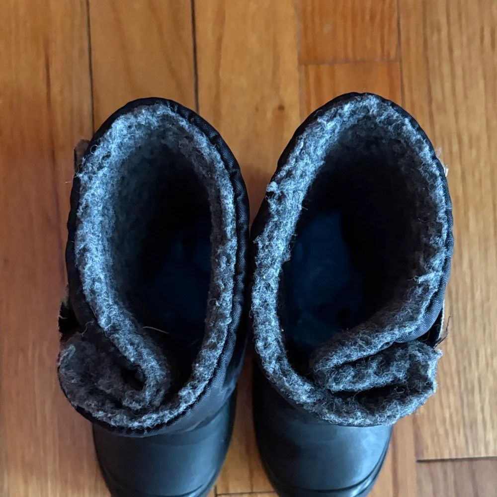 Tundra Cico Black and Gold Toddler Snow Boots